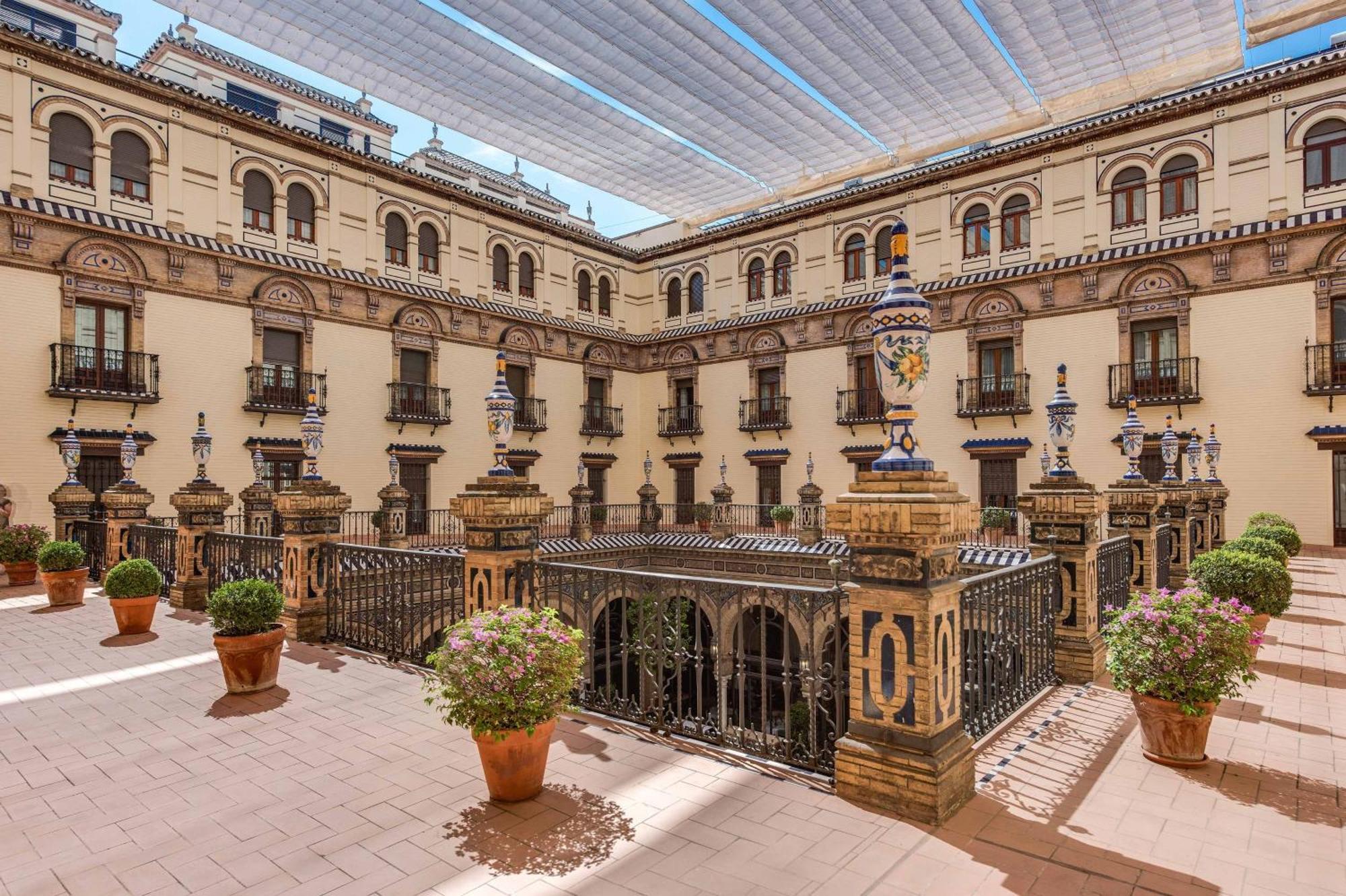 塞维利亚阿方索十三世豪华精选酒店 外观 照片 Patio of the Palace of Medinaceli
