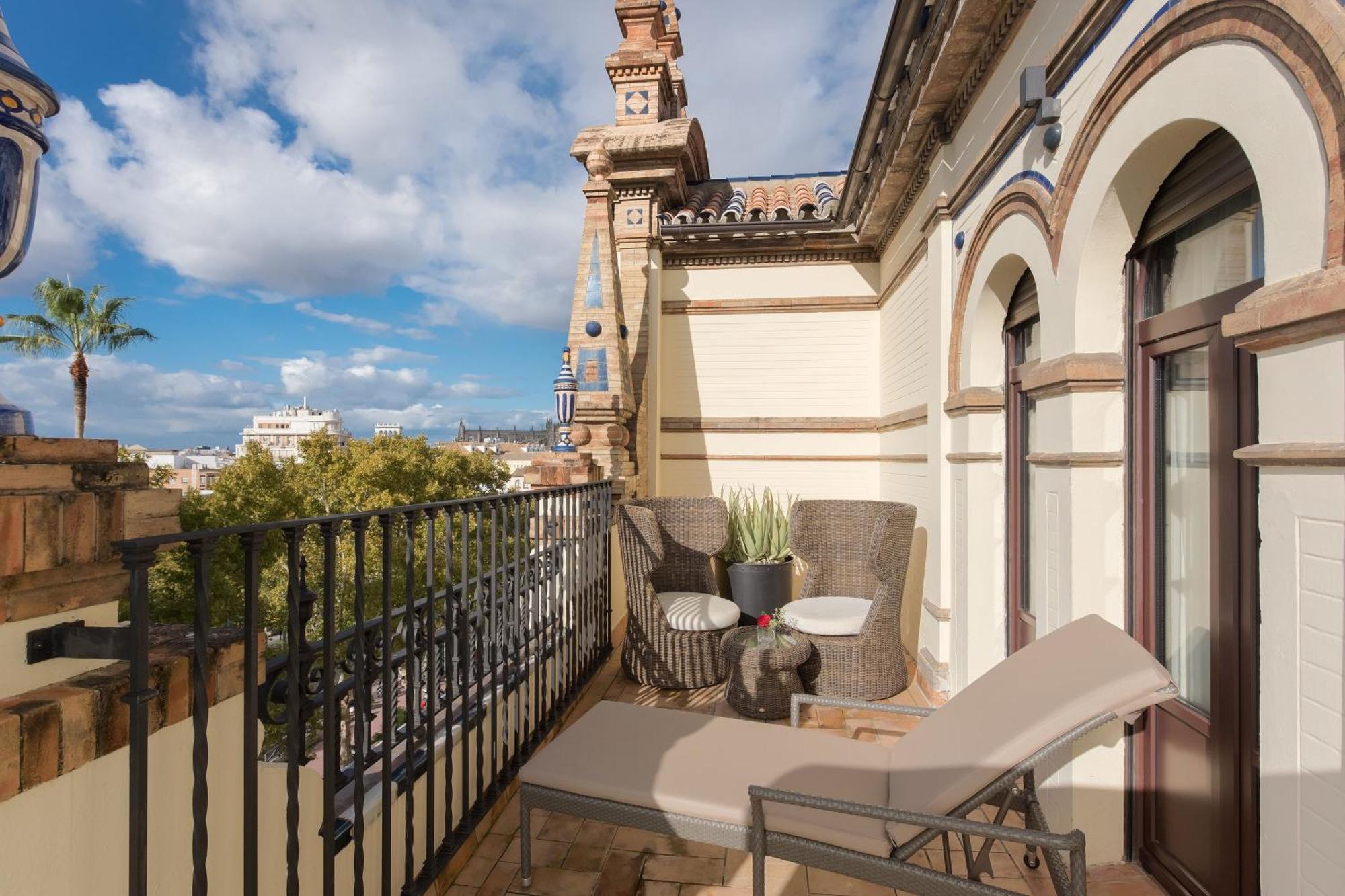 塞维利亚阿方索十三世豪华精选酒店 外观 照片 Terrace of a suite