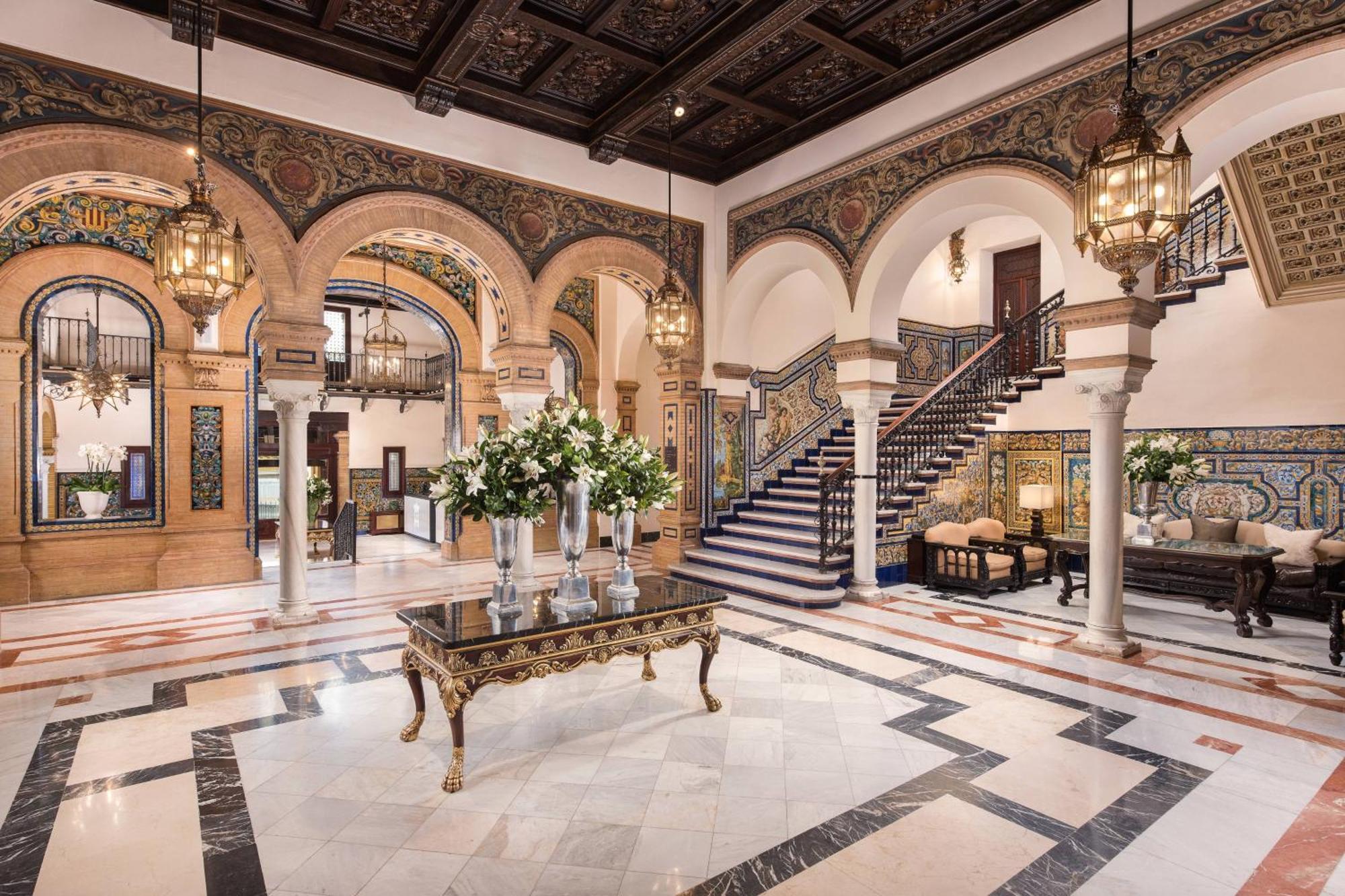 塞维利亚阿方索十三世豪华精选酒店 外观 照片 The lobby of the hotel