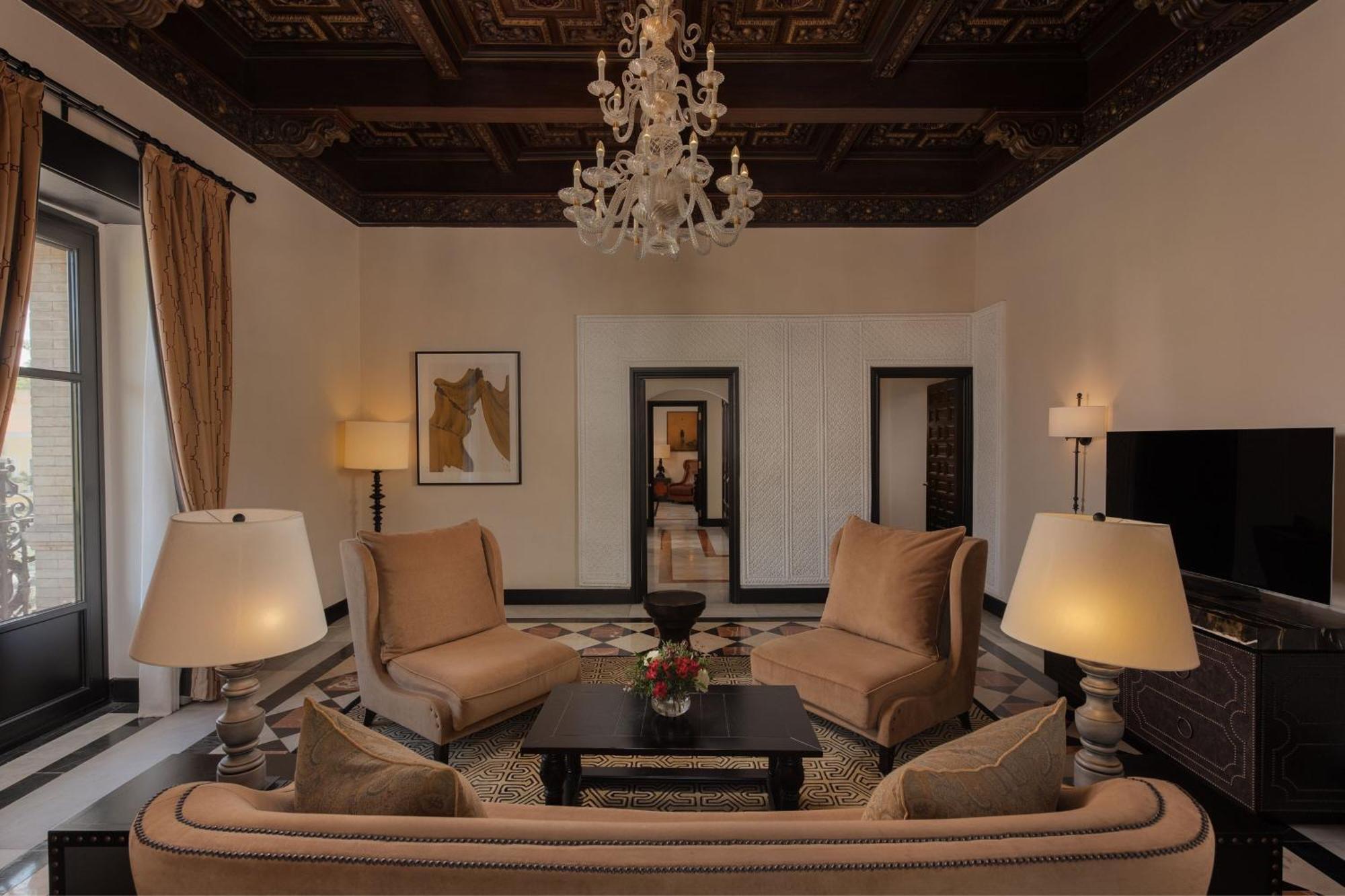 塞维利亚阿方索十三世豪华精选酒店 外观 照片 A suite at the hotel